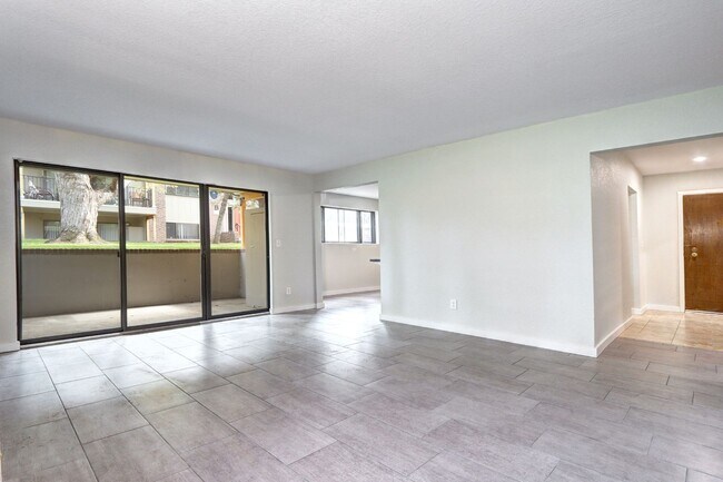 Building Photo - Updated 2 Bedroom 2 Bath Condo With Pool A...