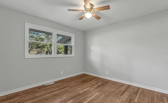 Building Photo - Coming soon, Section 8 Welcome!!! "Ranch style 3-Bed, 2-Bath Gem with 1,344 Sq Ft in Huntsville's...