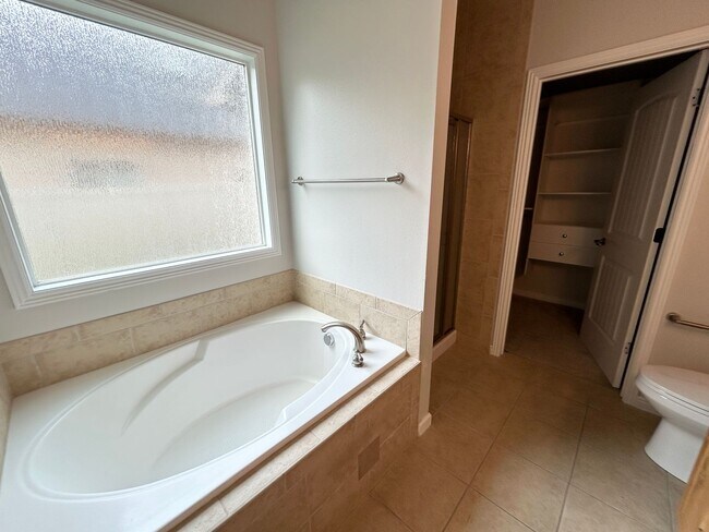 Building Photo - Spacious Saddlebrook Home with Bonus Room, Office & No Rear Neighbors