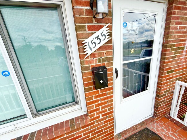 Building Photo - ***Renovated 3 Bedroom Ranch*Near Casino & Naval Hospital & Shipyard