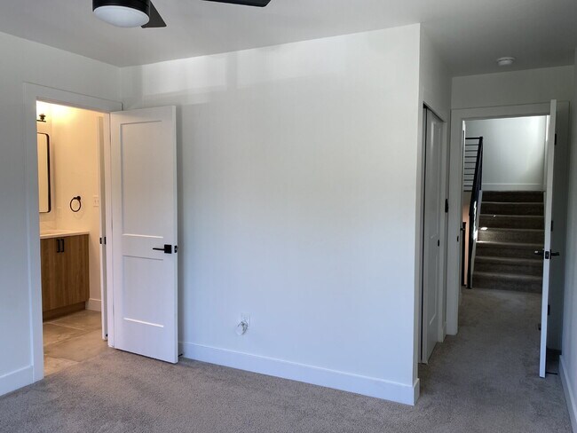 Building Photo - Beautiful, newer (2024) townhome in the de...