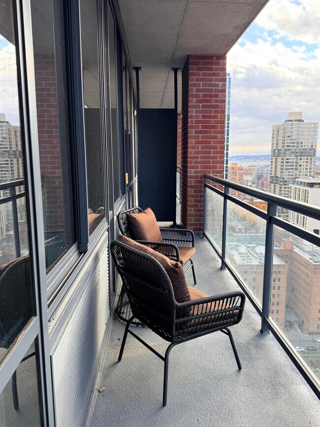 Building Photo - 389 Washington St