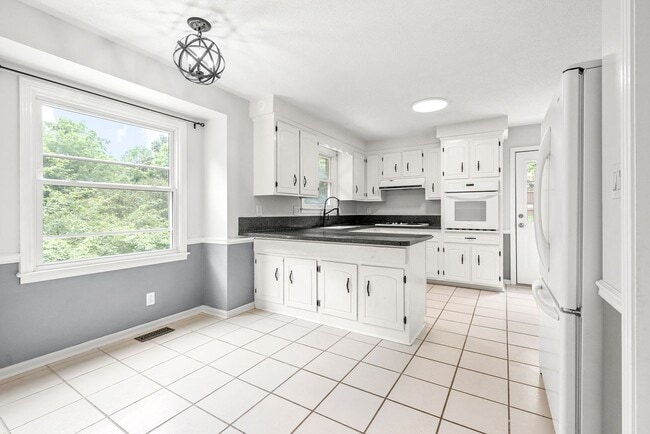 Building Photo - Pet Friendly Three Bedroom with Basement!