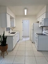 Building Photo - 914 La Salle Ave