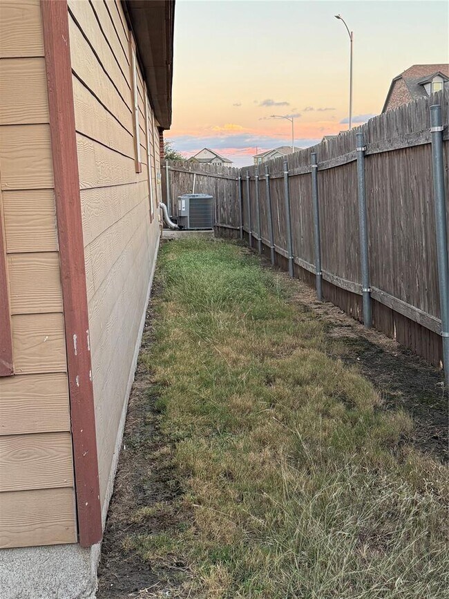 Building Photo - 13604 Abraham Lincoln St