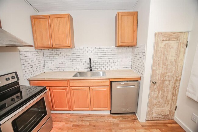 Building Photo - 690 County Rd 219