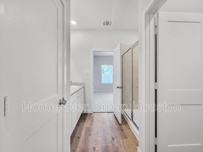 Building Photo - 10735 Red Flagstone Dr