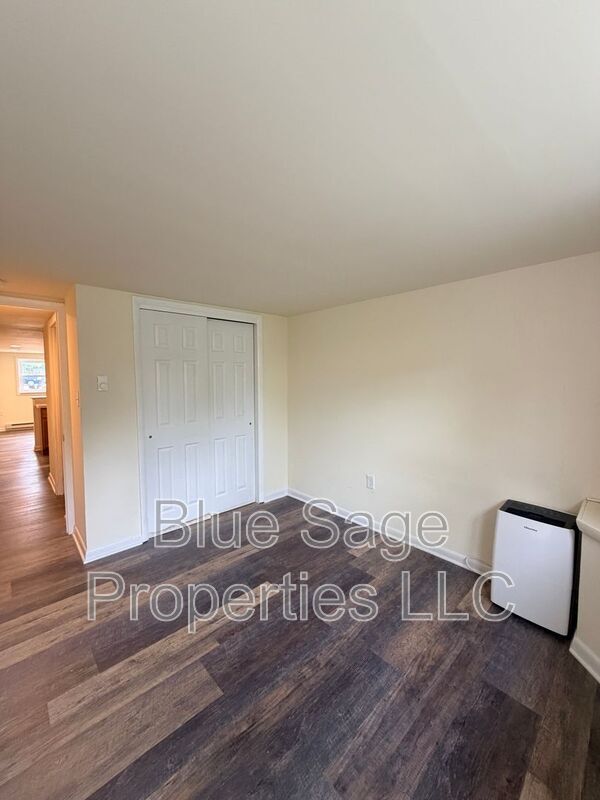Building Photo - 2 E Manoa Rd