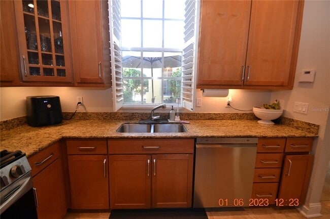 Building Photo - 2405 Victoria Gardens Ln