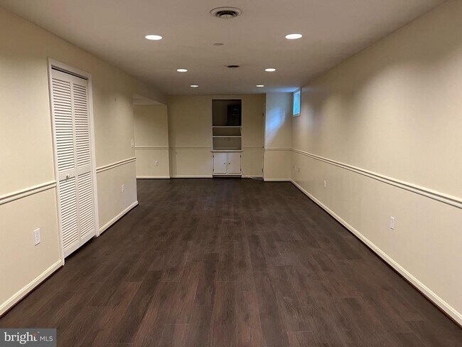 Building Photo - 11415 Jordan Ln
