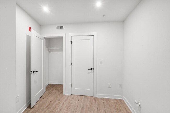 Building Photo - 933 N 29th St