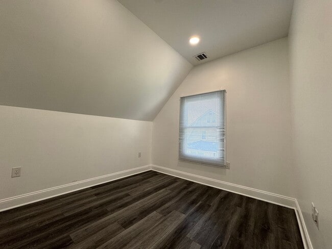 Building Photo - Stylish 3-Bedroom Home in Hackensack, NJ for Rent