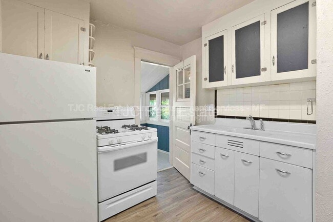 Building Photo - 470 S Lincoln St