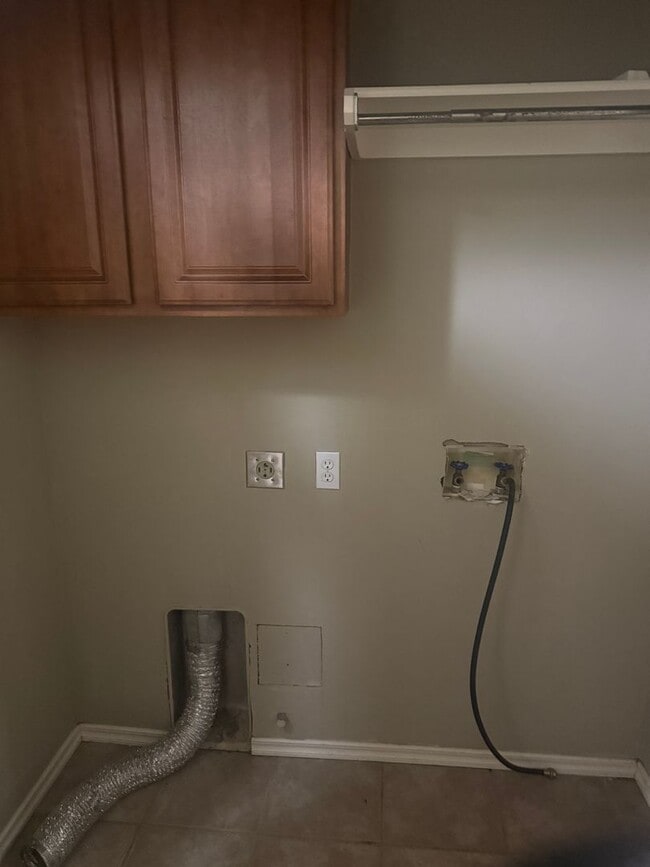 Building Photo - 3705 Matthew Dr