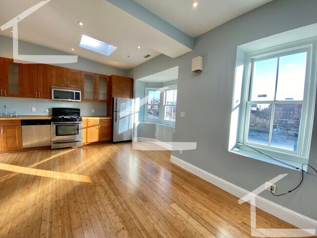 Building Photo - Private Roof Deck, Central Heat/AC, In-Unit Washer and Dryer, Pets Friendly Unit, Luxury Finishes