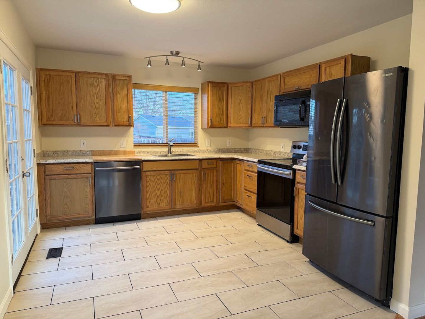 Building Photo - 2406 Bowen St