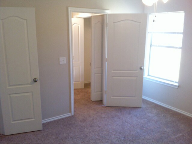 Building Photo - Lease Takeover Opportunity Available! 1 Bedroom 1.5 Bath Townhome for Rent in Lindale