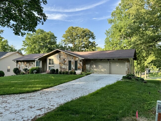 Building Photo - 212 Talah Ln