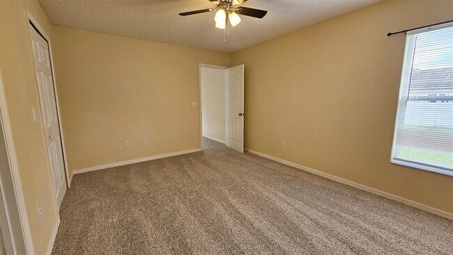 Building Photo - 10368 Lansfield St