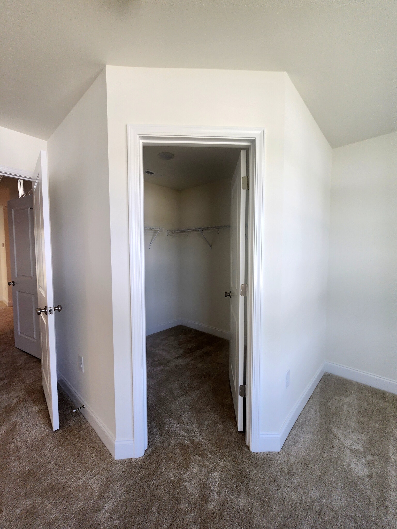 Building Photo - Room in Townhome on Caddis Bnd