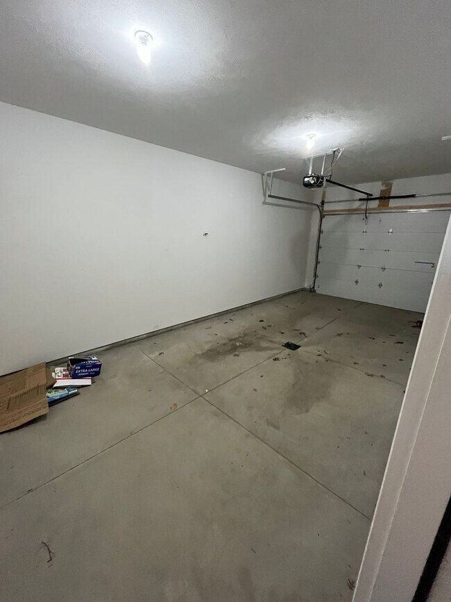 Building Photo - 147 Southpark Dr