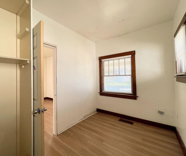 Building Photo - Updated 2-Bed, 1-Bath House