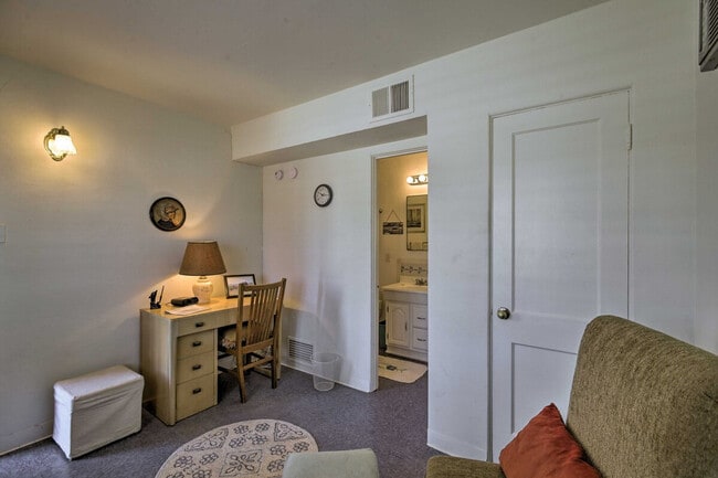 Building Photo - 107 W Windsor Ave