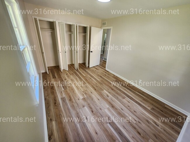 Building Photo - $1,250 - 3 bed 1 bath - Newly Renovated Si...
