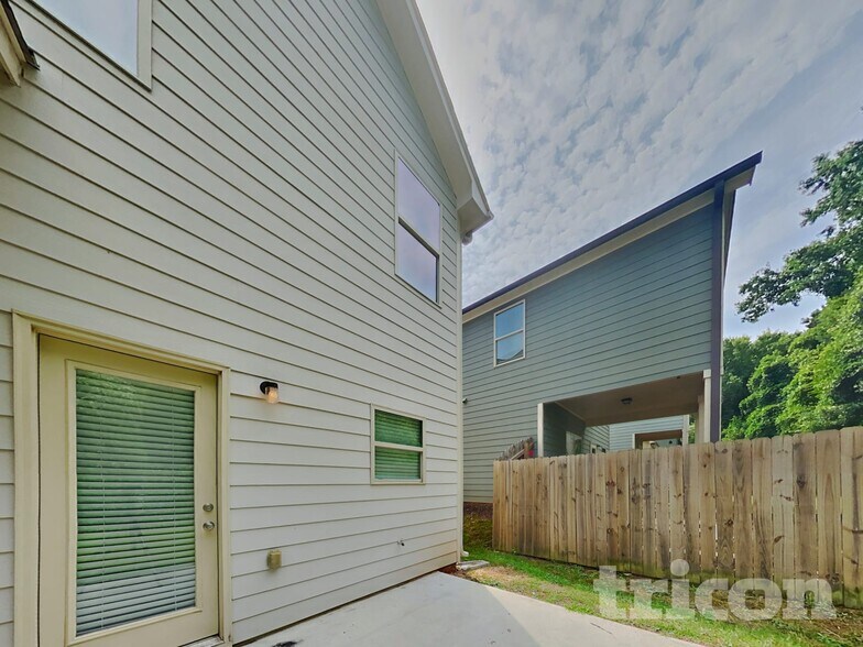 Building Photo - 1006 Grenier Terrace NE