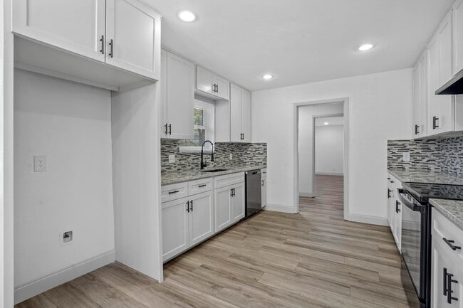 Building Photo - 514 Canyon Ridge Dr