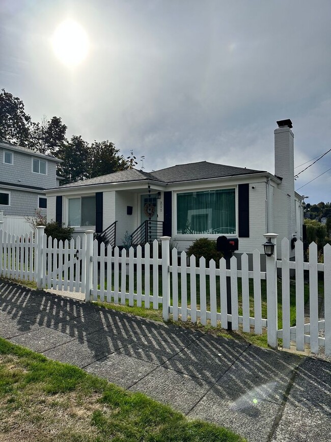 Building Photo - Madison Valley Bungalow