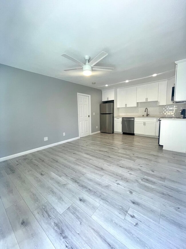 Building Photo - Fully Remodeled 1 Bed / 1 Bath in Redondo Beach | Parking Included