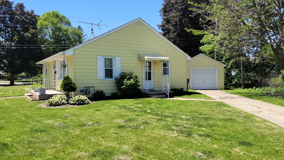 Building Photo - 1125 Woodman Rd