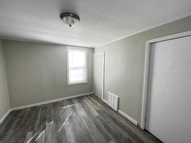 Building Photo - 336 Amherst St