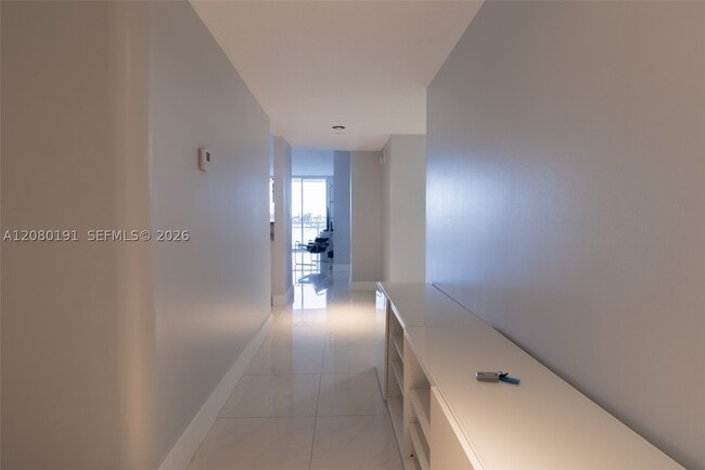 Building Photo - 17050 Bay 405 Bay