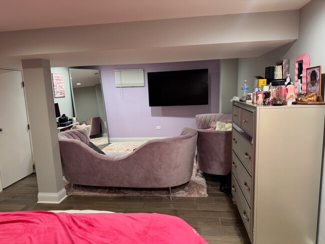 Building Photo - 1216 W 95th Pl