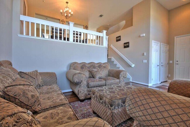 Building Photo - Beautifully Updated Union City Townhome w/ Community Amenities & Vaulted Ceilings
