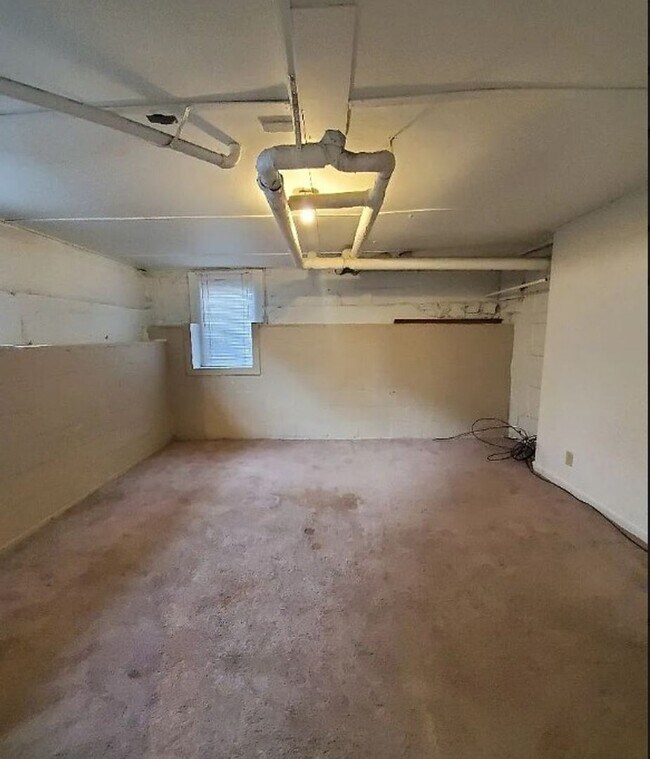 Building Photo - Pre-Leasing 2 Bedroom 1 Bathroom in West L...
