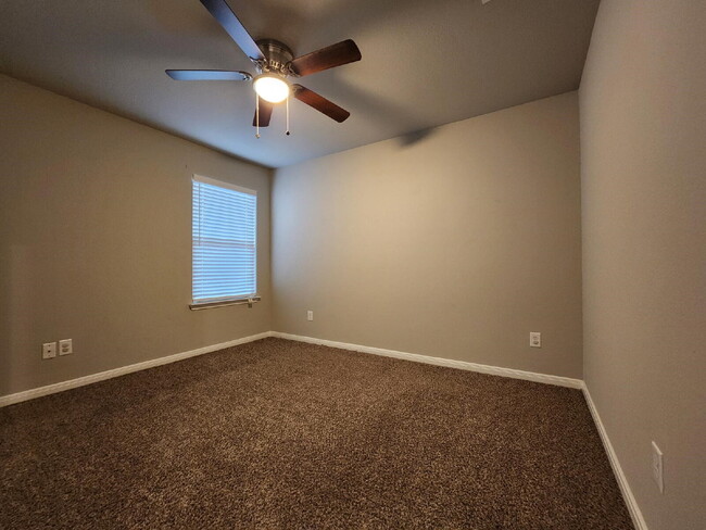 Building Photo - "Beautiful 3 Bedroom, 2 Bathroom Home for ...