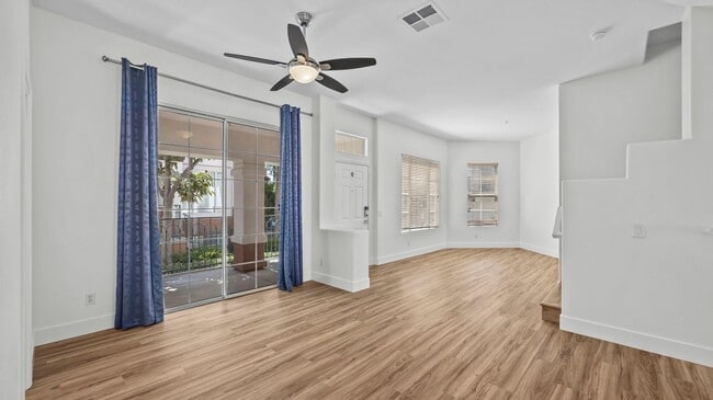 Building Photo - Tri-Level Townhome in Tustin