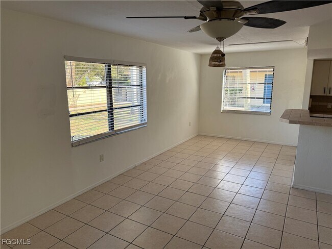 Building Photo - 1104 SE 8th St