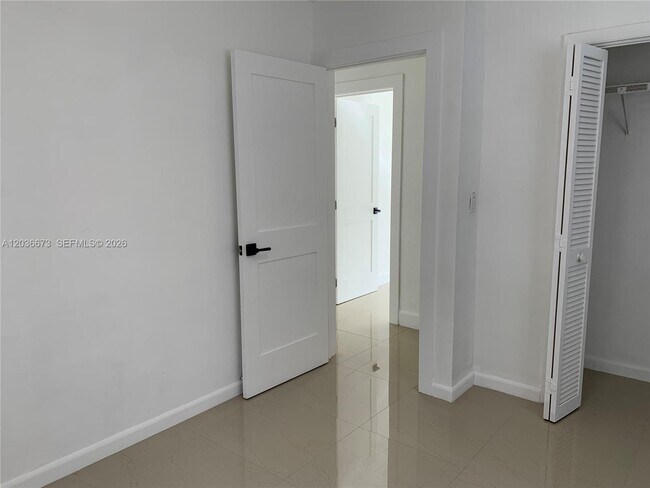 Building Photo - 2025 SW 84th Ct