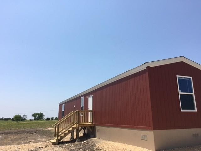 Building Photo - 112 FM 972