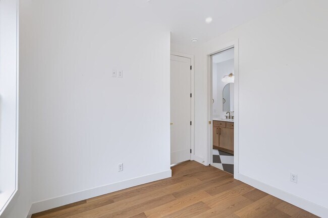 Building Photo - Modern Living & Downtown Skyline Views!
