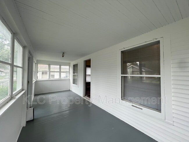 Building Photo - 3116 E 7th St