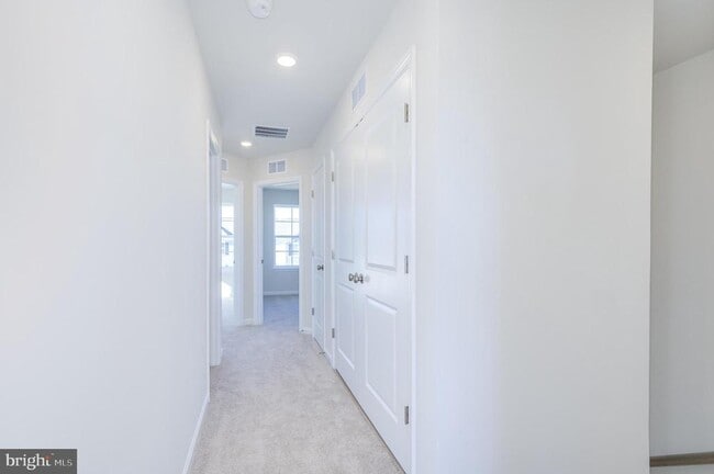 Building Photo - 450 Seeback Dr