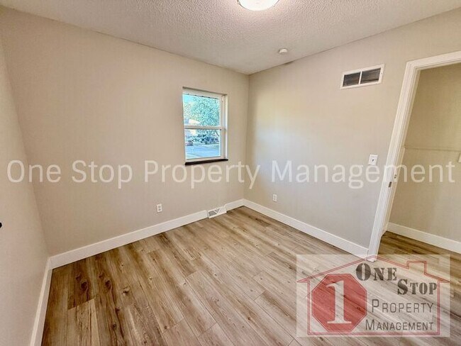 Building Photo - 4-Bedroom, 2.5-Bathroom home in Independence