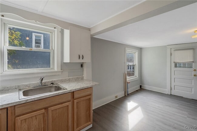 Building Photo - 148 W Cayuga St