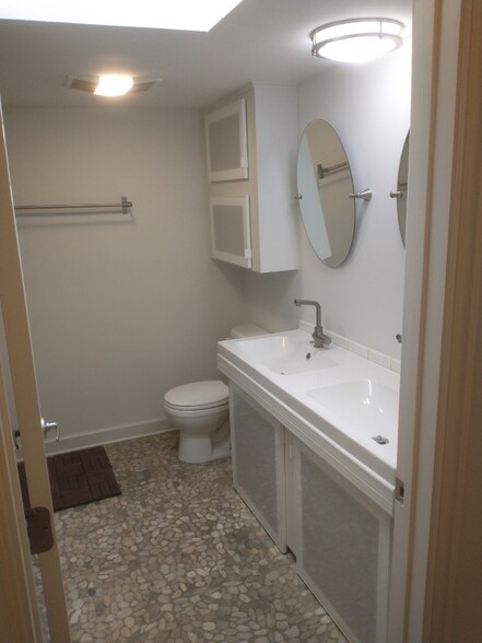 Building Photo - 8802 Ilona Ln