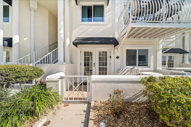 Building Photo - 8600 Ridgewood Ave